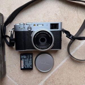 Fujifilm X100VI Black and Silver Digital Camera❗️FIRM PRICE❗️